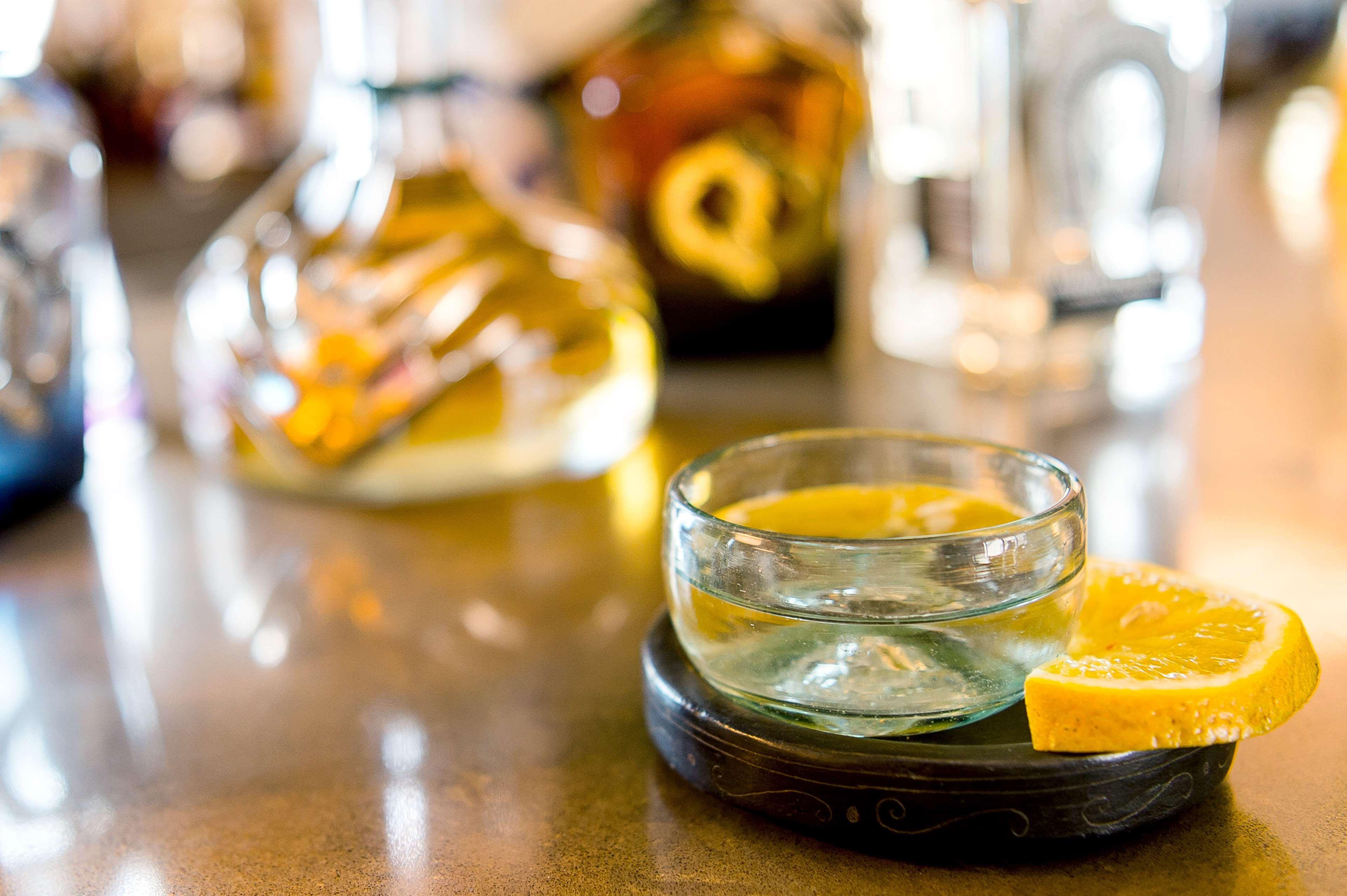 하얏트 리젠시 안다레스 과달라하라 사포판 외부 사진 A glass of grappa