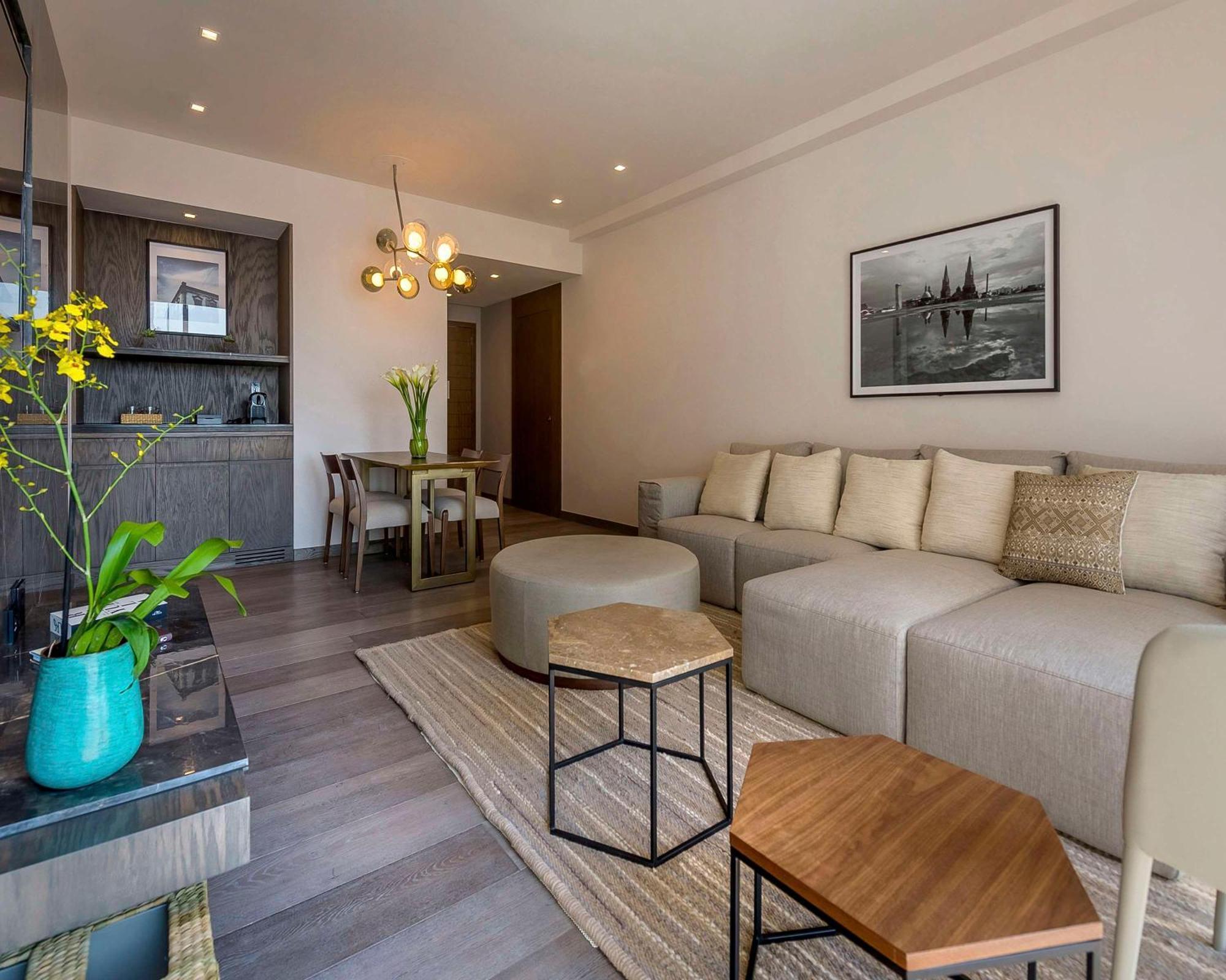 하얏트 리젠시 안다레스 과달라하라 사포판 외부 사진 A living room in a serviced apartment in London
