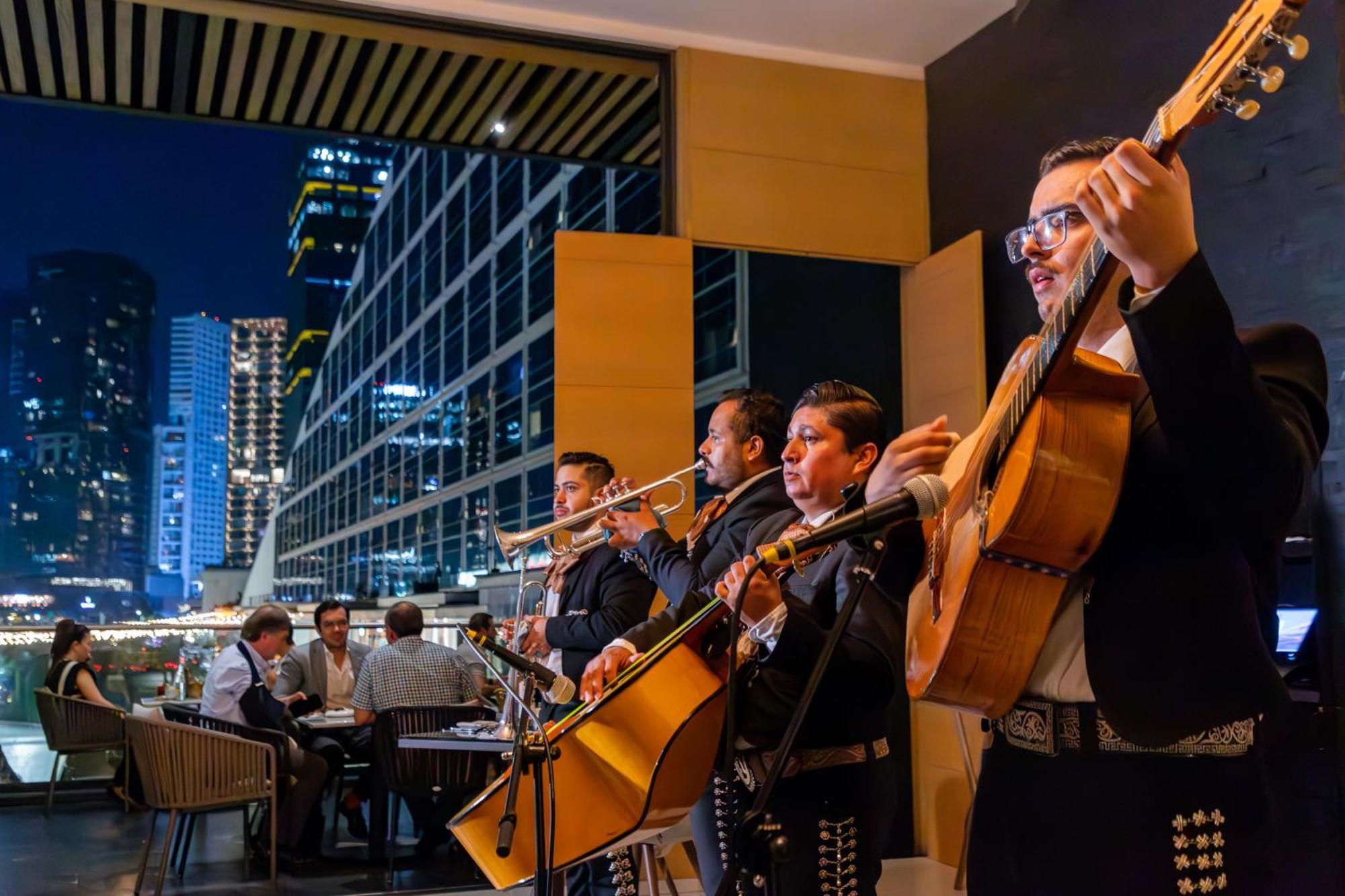 하얏트 리젠시 안다레스 과달라하라 사포판 외부 사진 Mariachi band in Mexico City